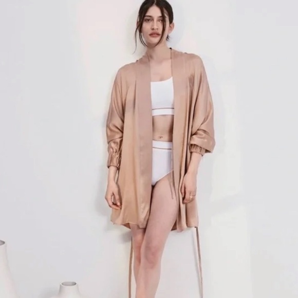 Lunya Washable Silk Robe (M) - Picture 4 of 10